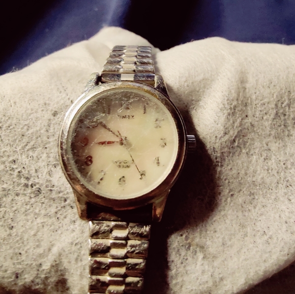 5 Timex stretch band watches - Picture 7 of 7